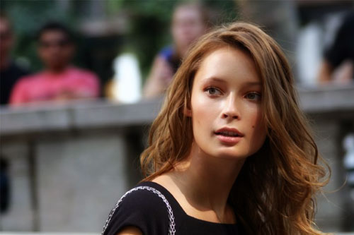Your Reason Why for Getting a Hot Body... Or Any Other Goal pretty woman, walking down the street lol